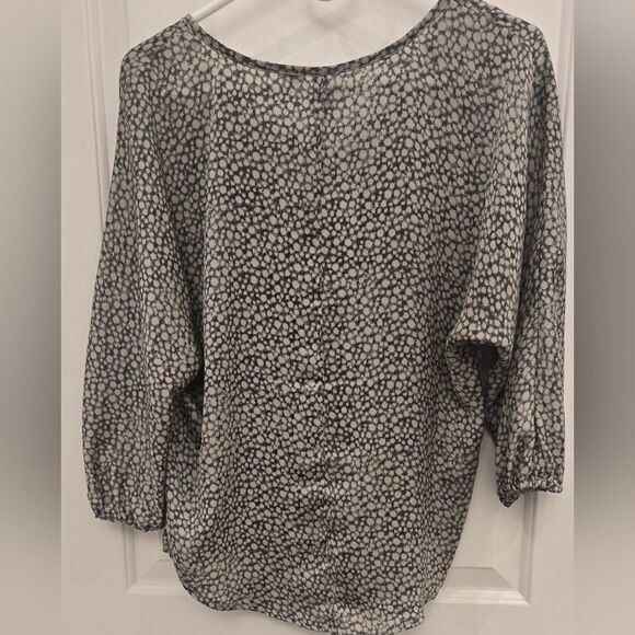 Willi Smith Women's Green and Tan Patterned Top, Size S. - Picture 2 of 4